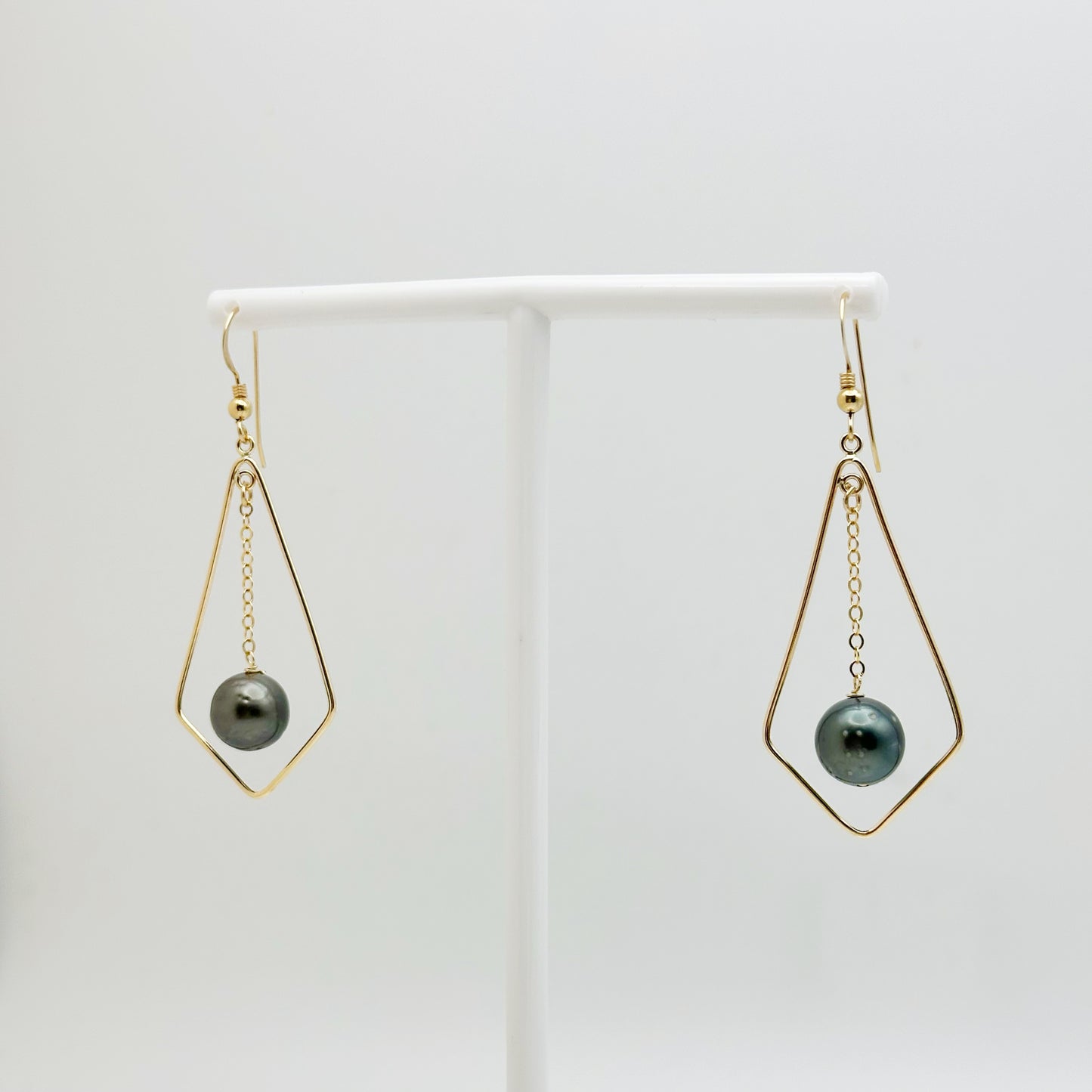 Anela Earrings - Tahitian Pearl